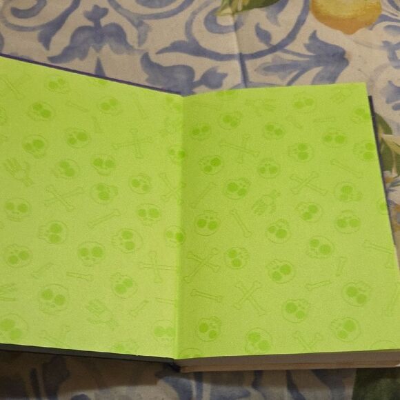 Rowley Jefferson's Awesome Friendly Spooky Stories Book - Picture 6 of 16